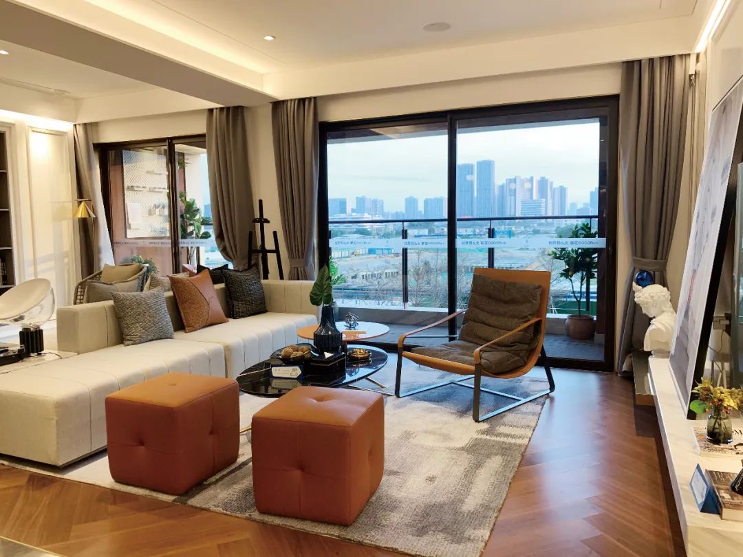 客厅安装智能触摸屏