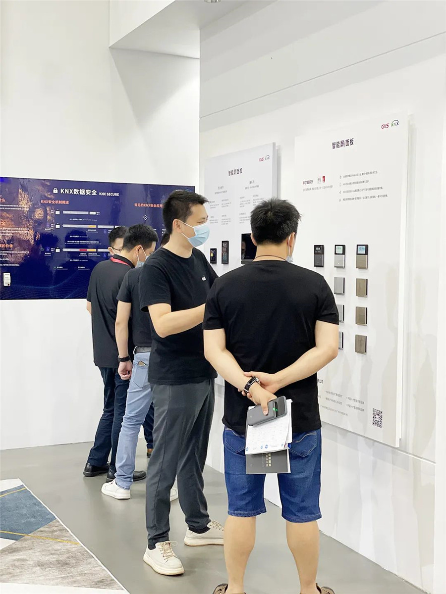 GVS于2022年全新发布的华尔兹系列智能语音面板、高级版M+O融合网关